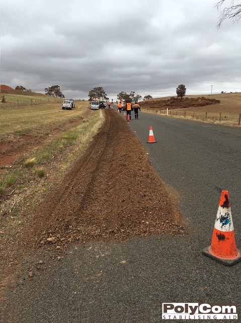 PolyCom stabilising road shoulders